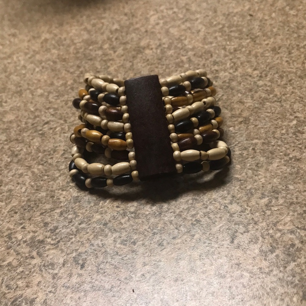 Beaded wood stretchy bracelet!